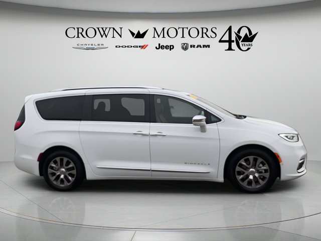 Used 2024 Chrysler Pacifica Pinnacle FWD image 4