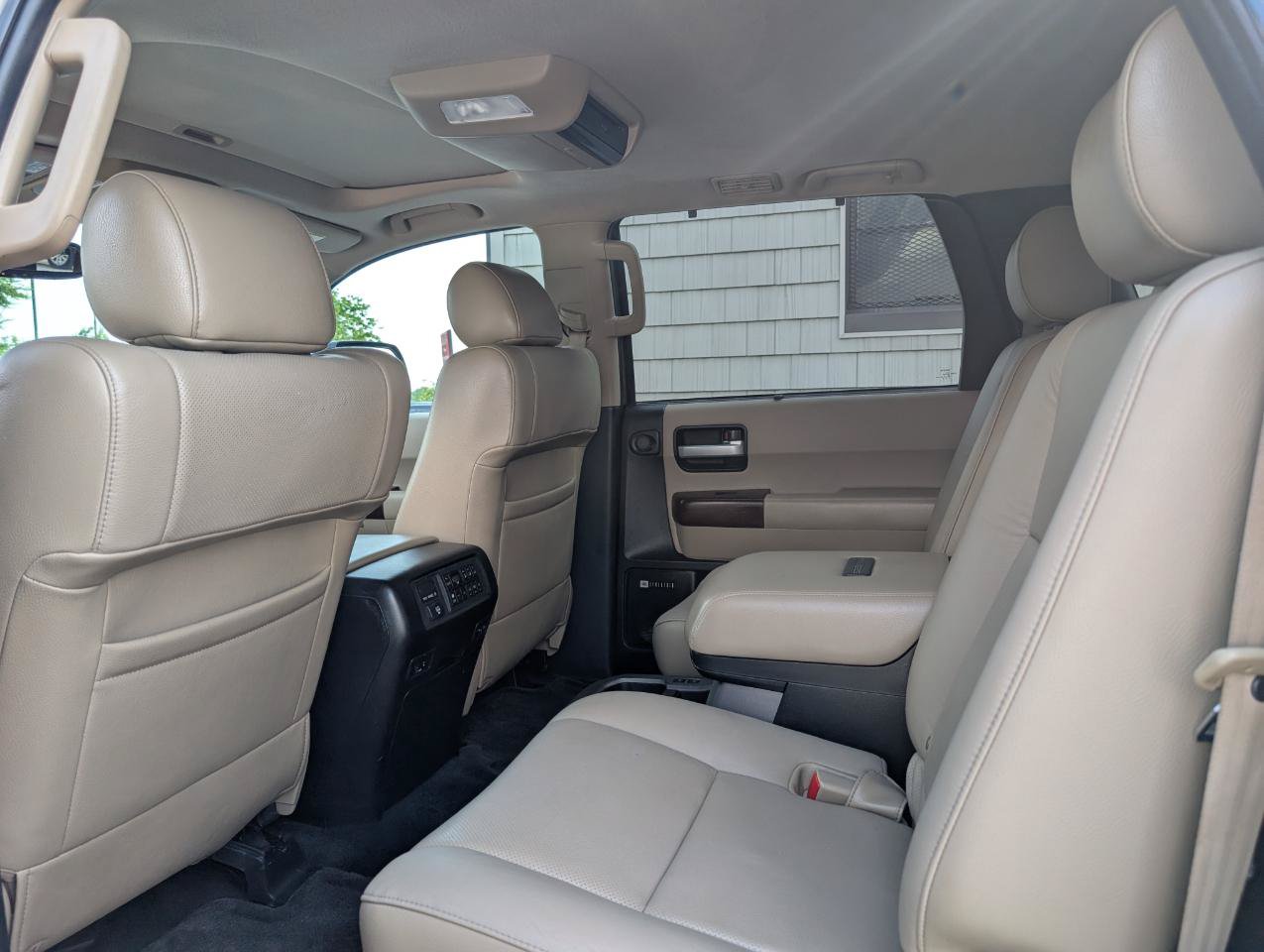 Used 2014 Toyota Sequoia Platinum AWD/4WD image 19