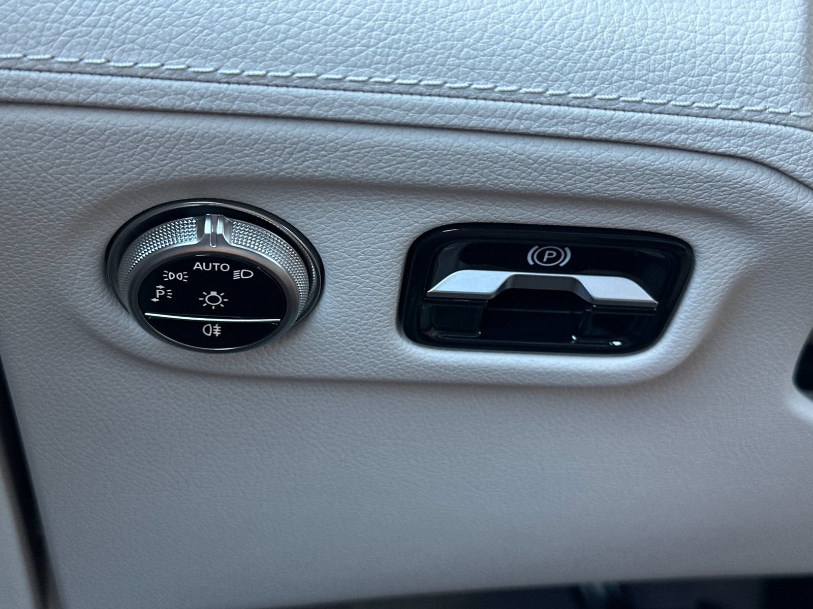New 2026 Mercedes-Benz EQS 550 4MATIC SUV image 31