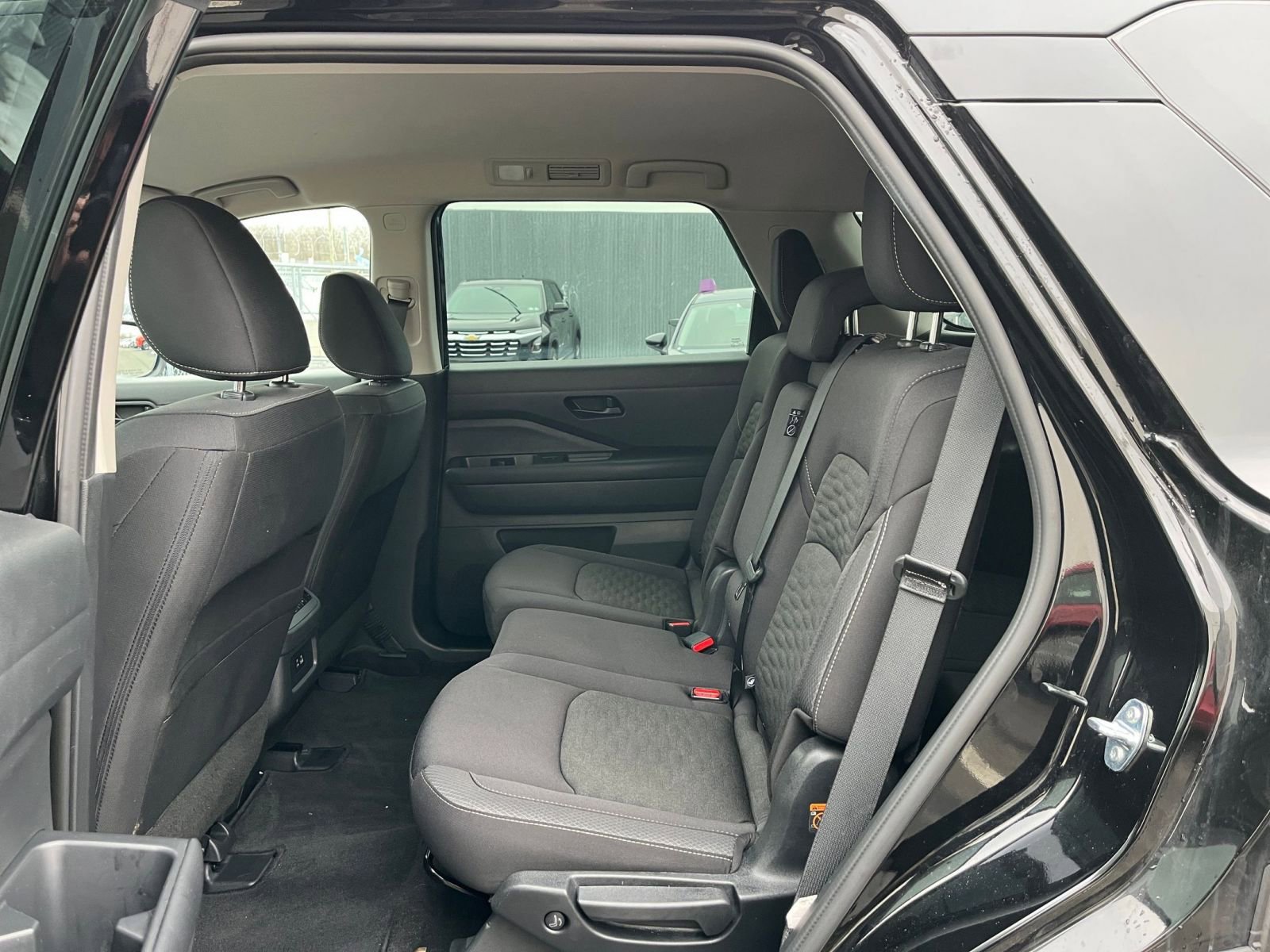 Used 2025 Nissan Pathfinder SV image 28