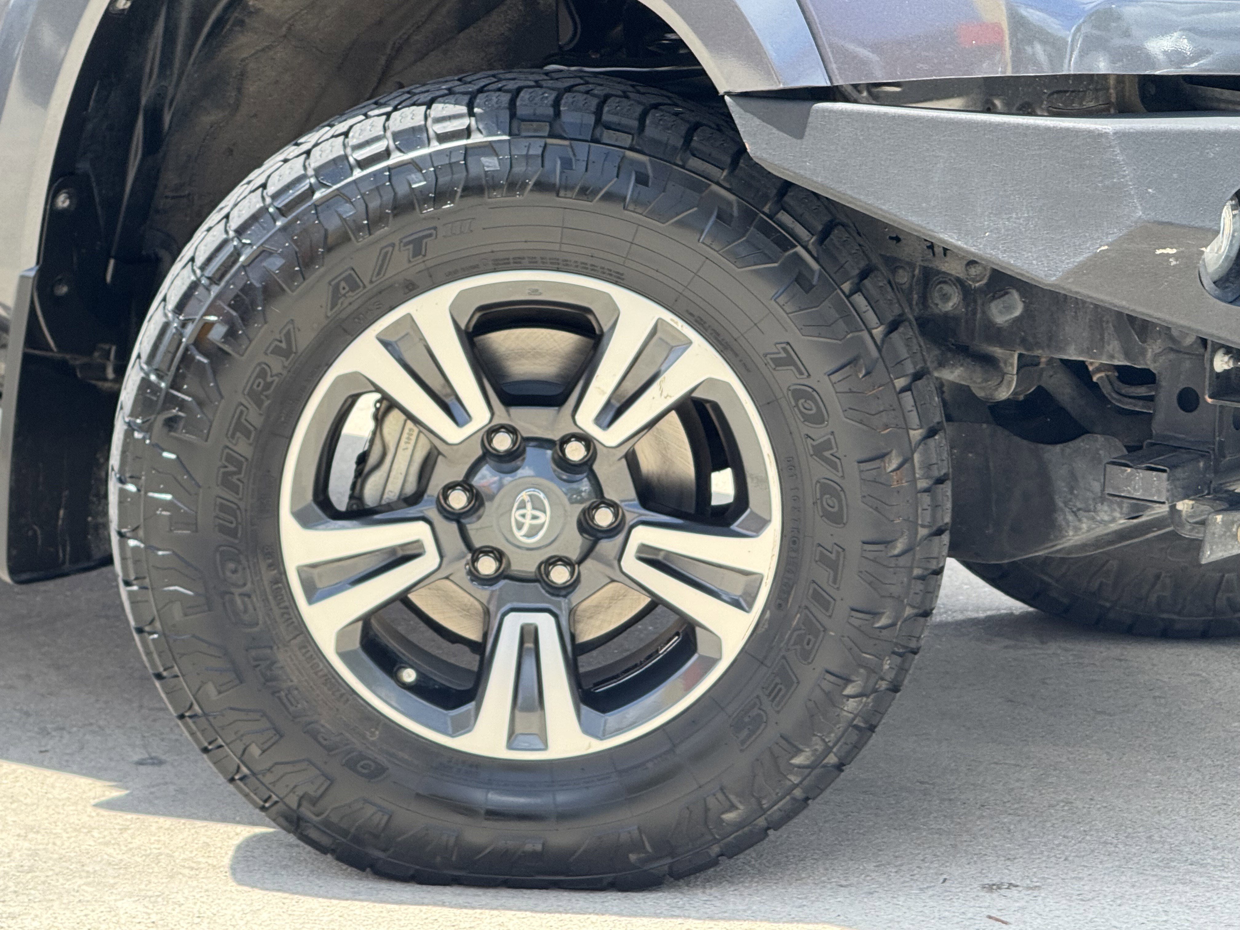 Used 2019 Toyota Tacoma TRD Sport image 4