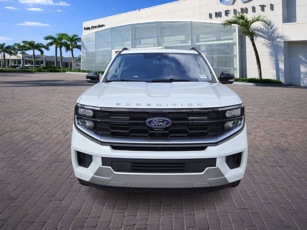 Used 2025 Ford Expedition Platinum image 2