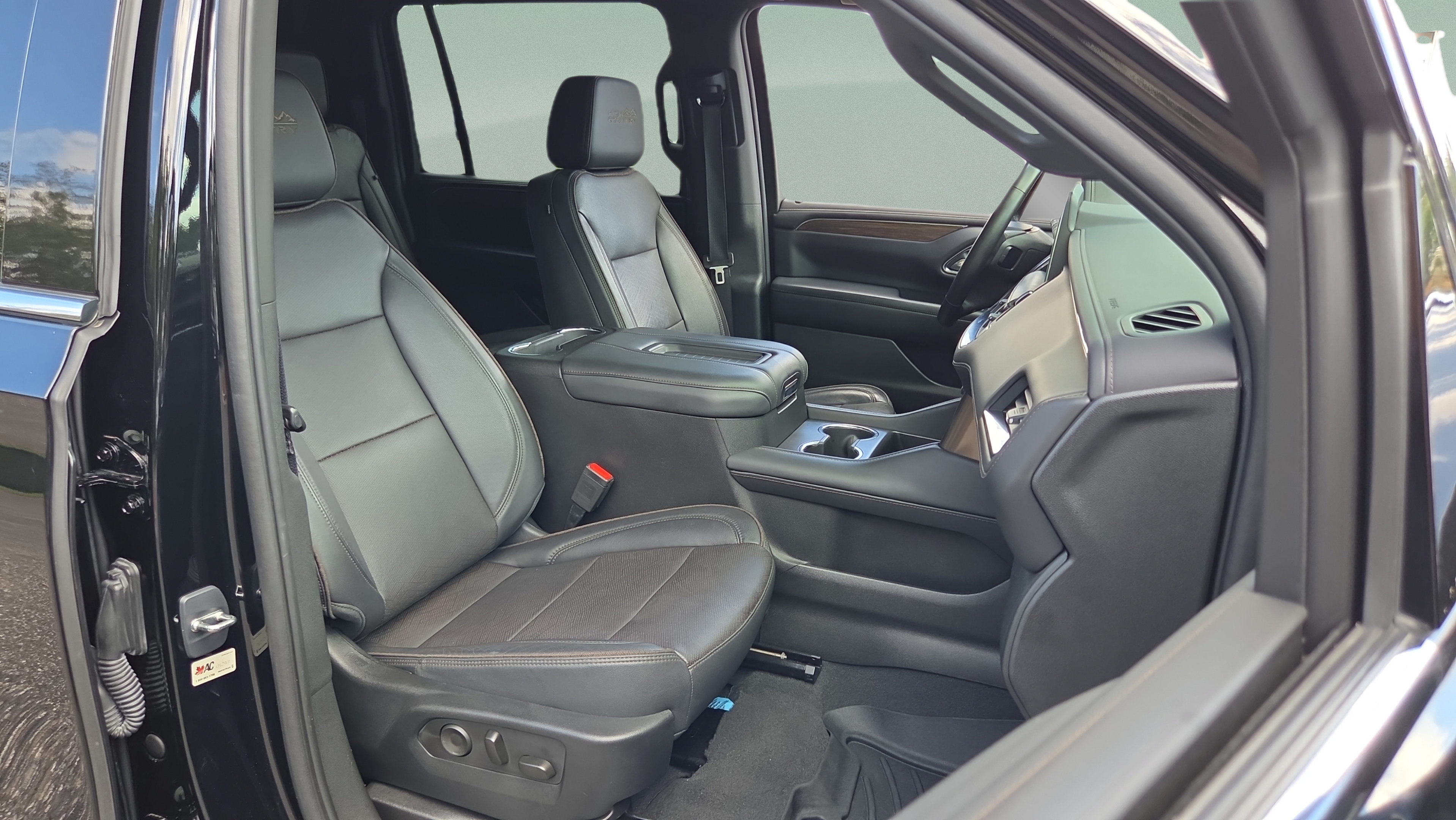 Certified 2023 Chevrolet Suburban High Country AWD/4WD image 18