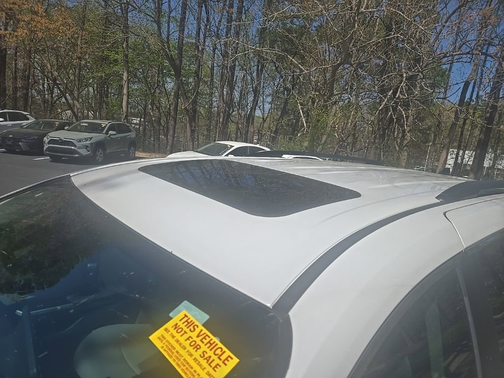 Used 2023 Toyota Sienna XLE image 2