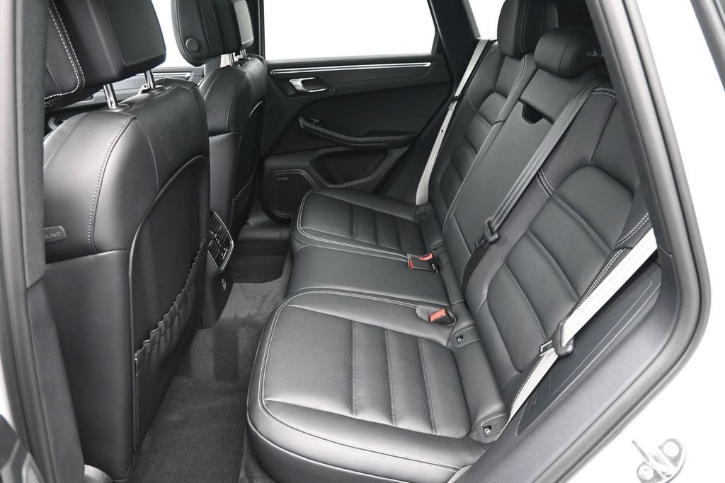 Certified 2026 Porsche Macan GTS AWD/4WD image 7