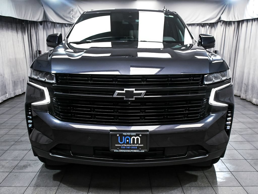 Used 2024 Chevrolet Suburban RST w/ Luxury Package AWD/4WD image 2