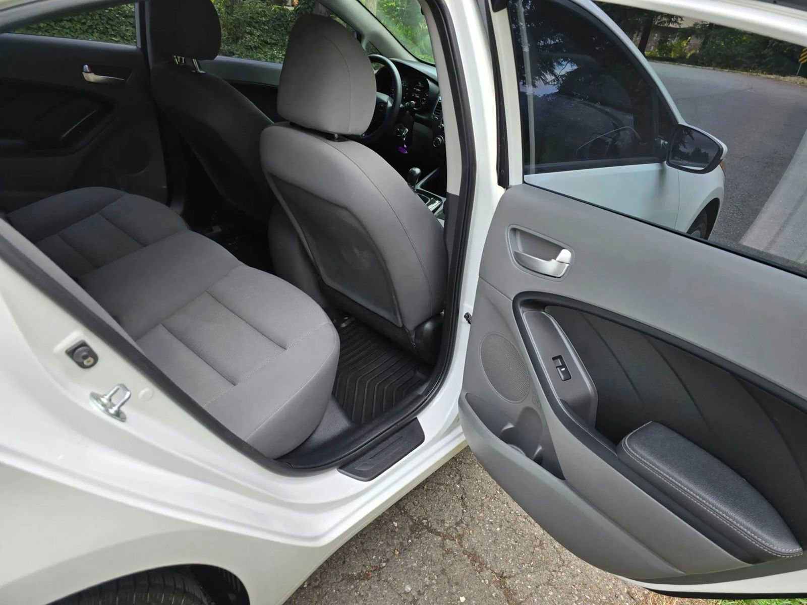 Used 2017 Kia Forte LX image 13