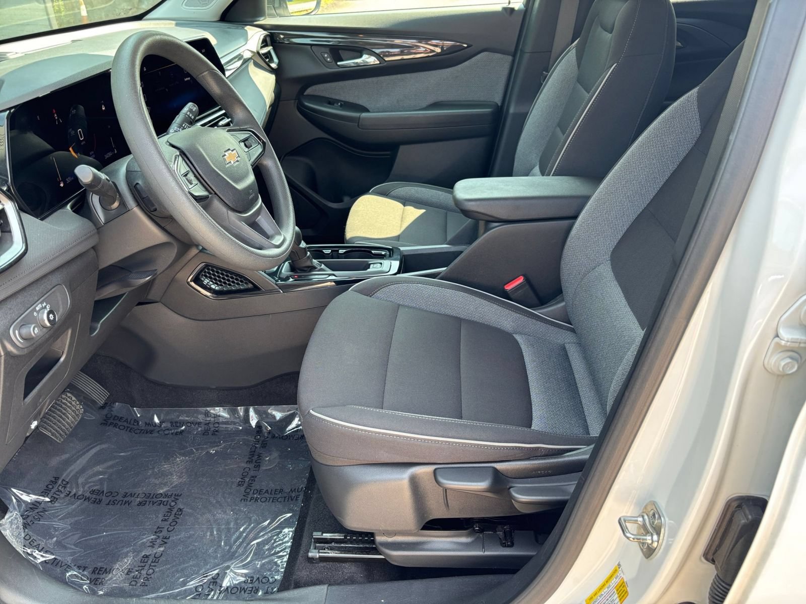 Used 2025 Chevrolet TrailBlazer LT FWD image 24