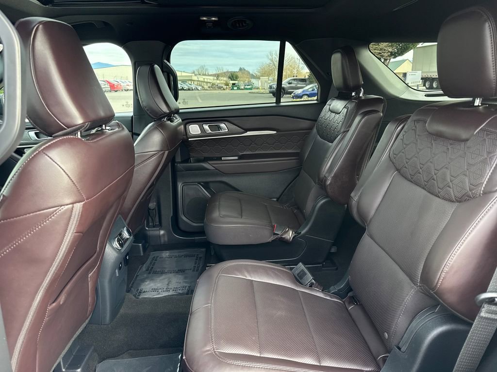 Used 2025 Ford Explorer Platinum w/ LUX Leather Package image 22