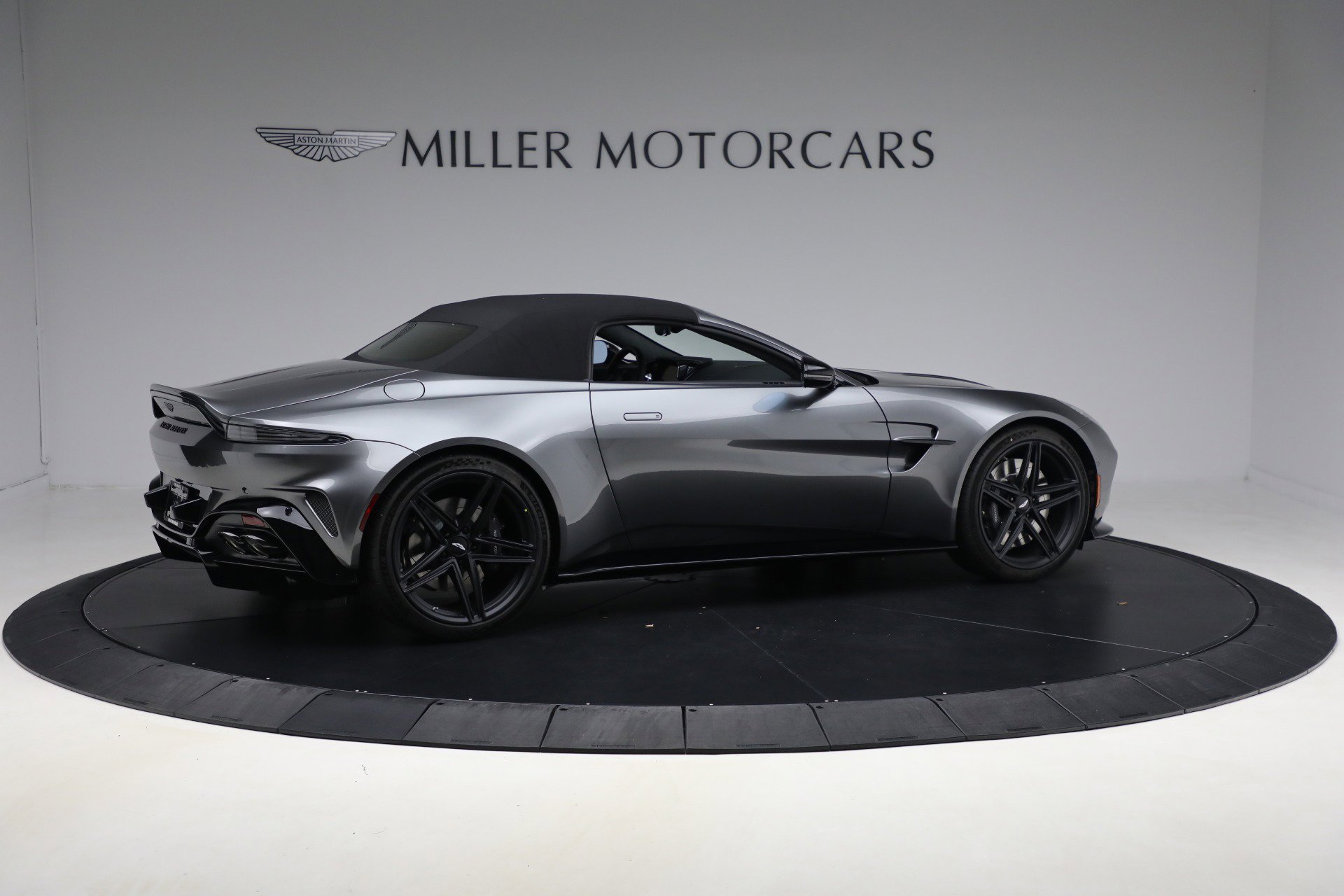 New 2026 Aston Martin V8 Vantage Roadster image 20