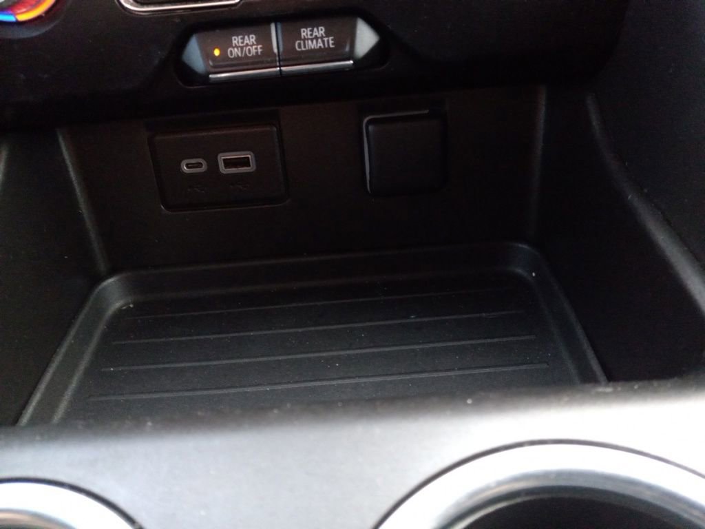 Used 2022 GMC Yukon XL SLE w/ Gmc Pro Safety Plus Package image 38