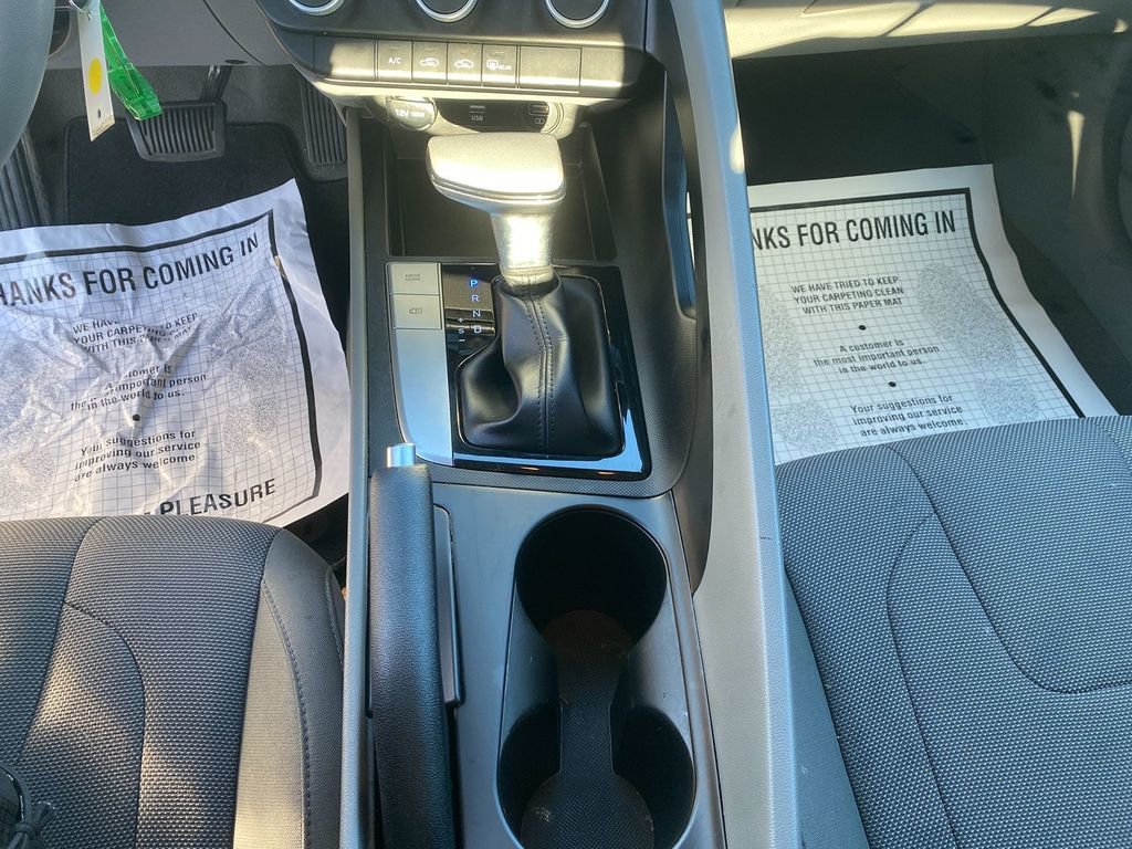 Used 2021 Hyundai Elantra SE image 22