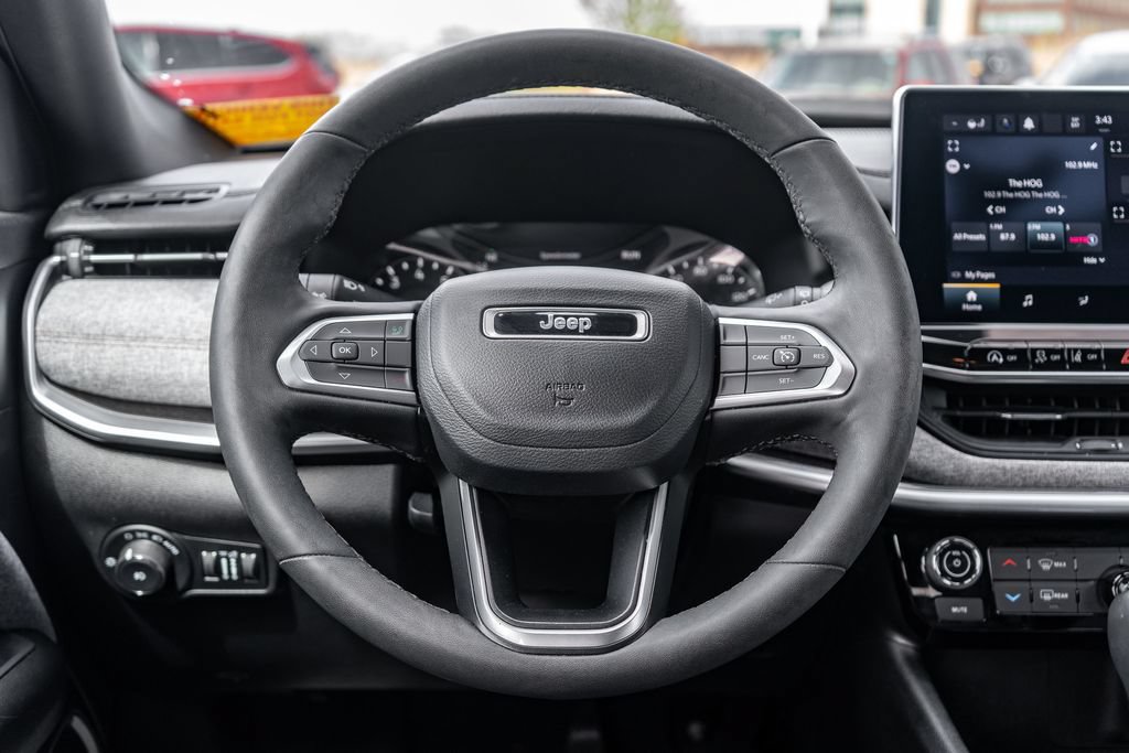 Used 2023 Jeep Compass Latitude AWD/4WD image 14