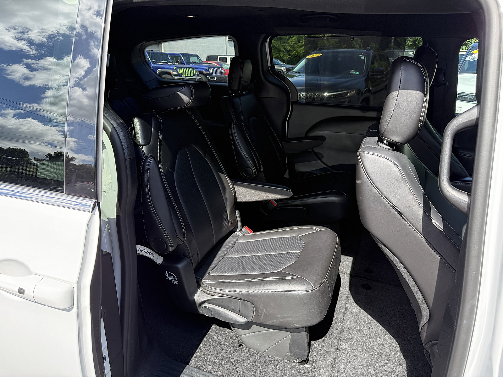 Certified 2026 Chrysler Pacifica Select FWD image 14