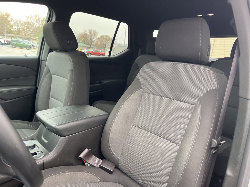 Used 2023 Chevrolet Traverse LT image 12