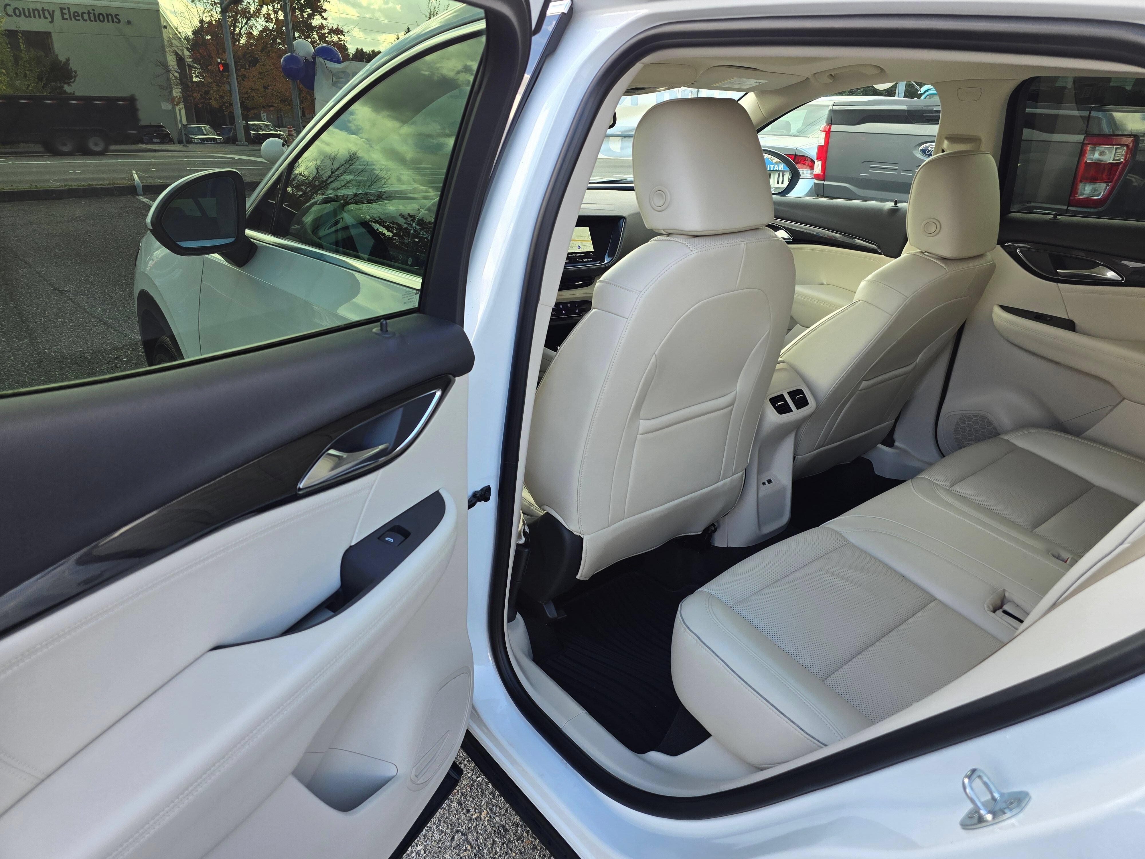 Used 2022 Buick Envision Essence w/ Technology Package I AWD/4WD image 15