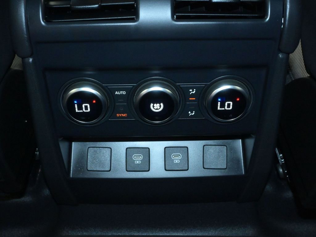 Used 2023 Land Rover Defender 110 X-Dynamic SE image 29