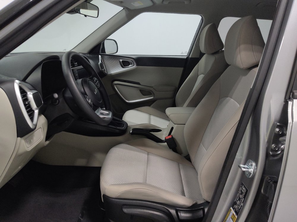 Used 2025 Kia Soul LX image 17