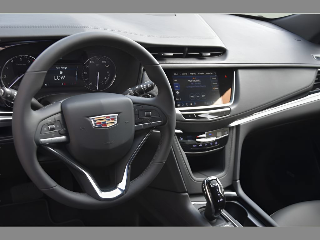 New 2025 Cadillac XT6 Luxury FWD image 11