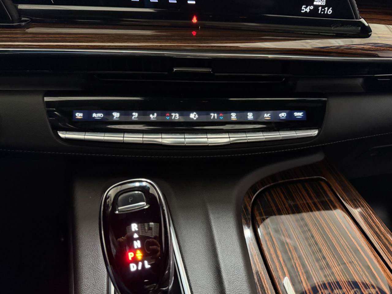 Used 2023 Cadillac Escalade Premium Luxury AWD/4WD image 40