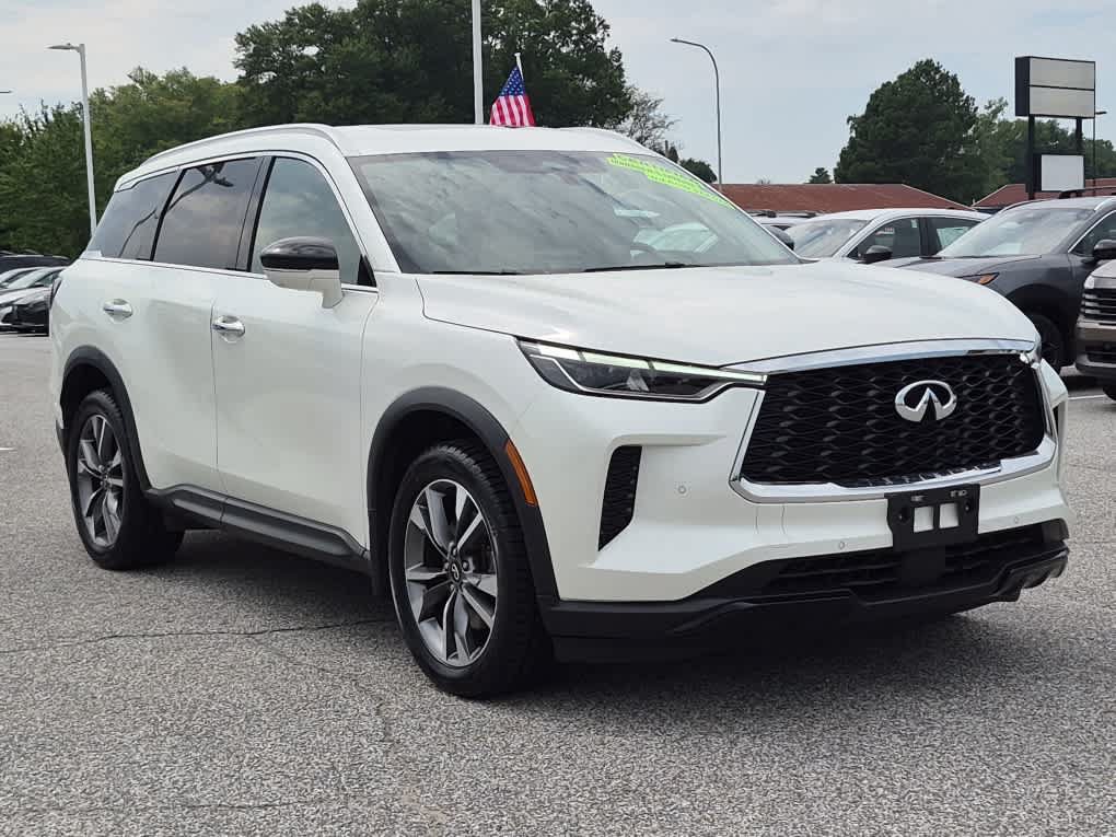 Used 2023 INFINITI QX60 Luxe w/ Cargo Package AWD/4WD image 2