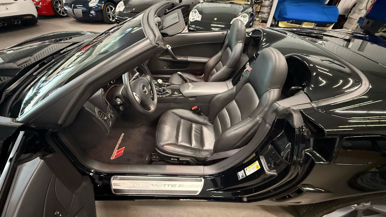 Used 2010 Chevrolet Corvette Grand Sport w/ Preferred Equipment Group RWD image 22