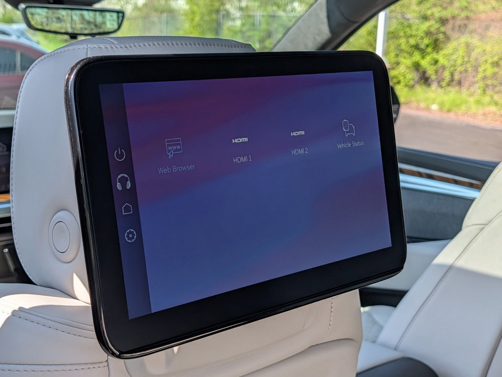 New 2026 Cadillac Escalade ESV Platinum Sport w/ LPO, ONYX Package AWD/4WD image 8