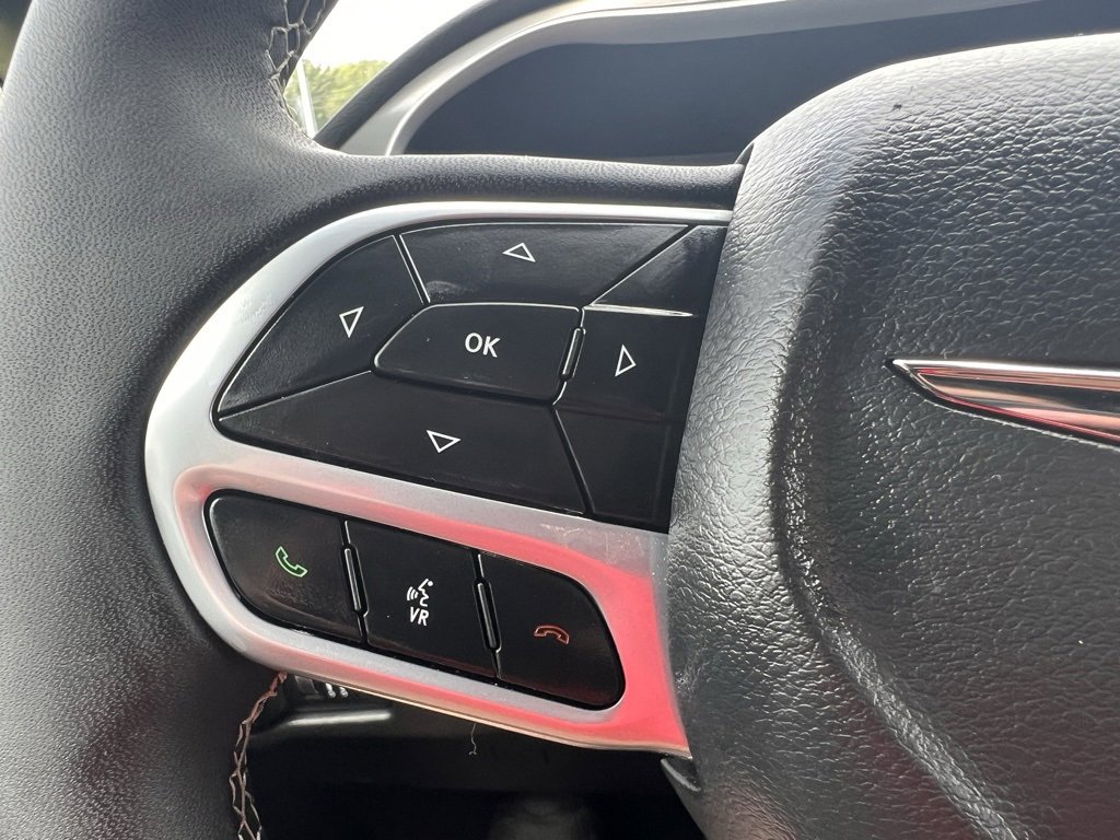 Used 2025 Chrysler Pacifica Select image 20