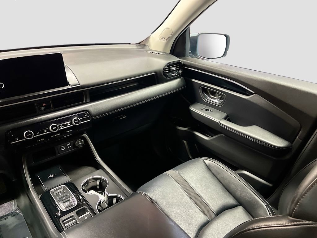 Used 2025 Honda Pilot Touring image 25