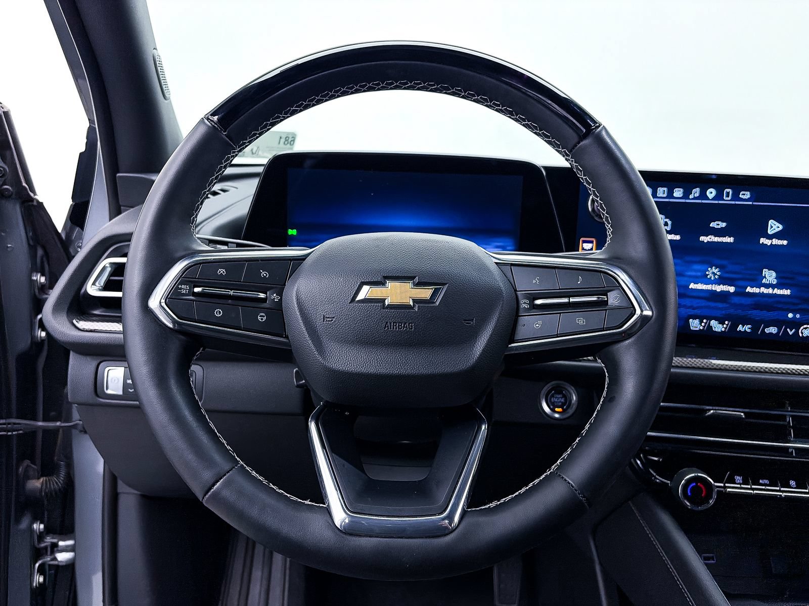 Used 2025 Chevrolet Traverse High Country FWD image 32