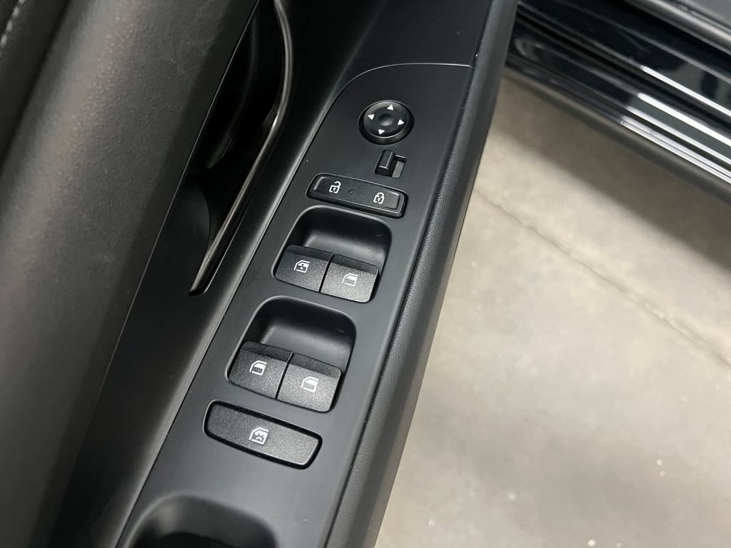 Used 2025 Hyundai Elantra SEL FWD image 13
