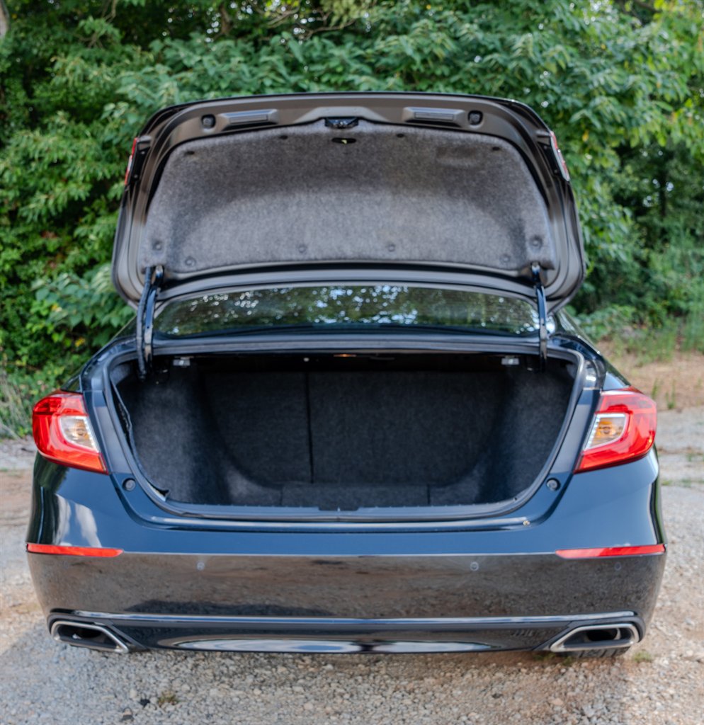 Used 2018 Honda Accord Touring image 9