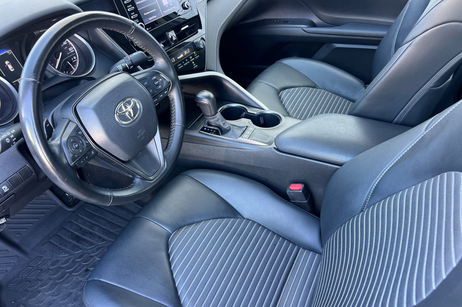 Used 2024 Toyota Camry SE FWD image 10
