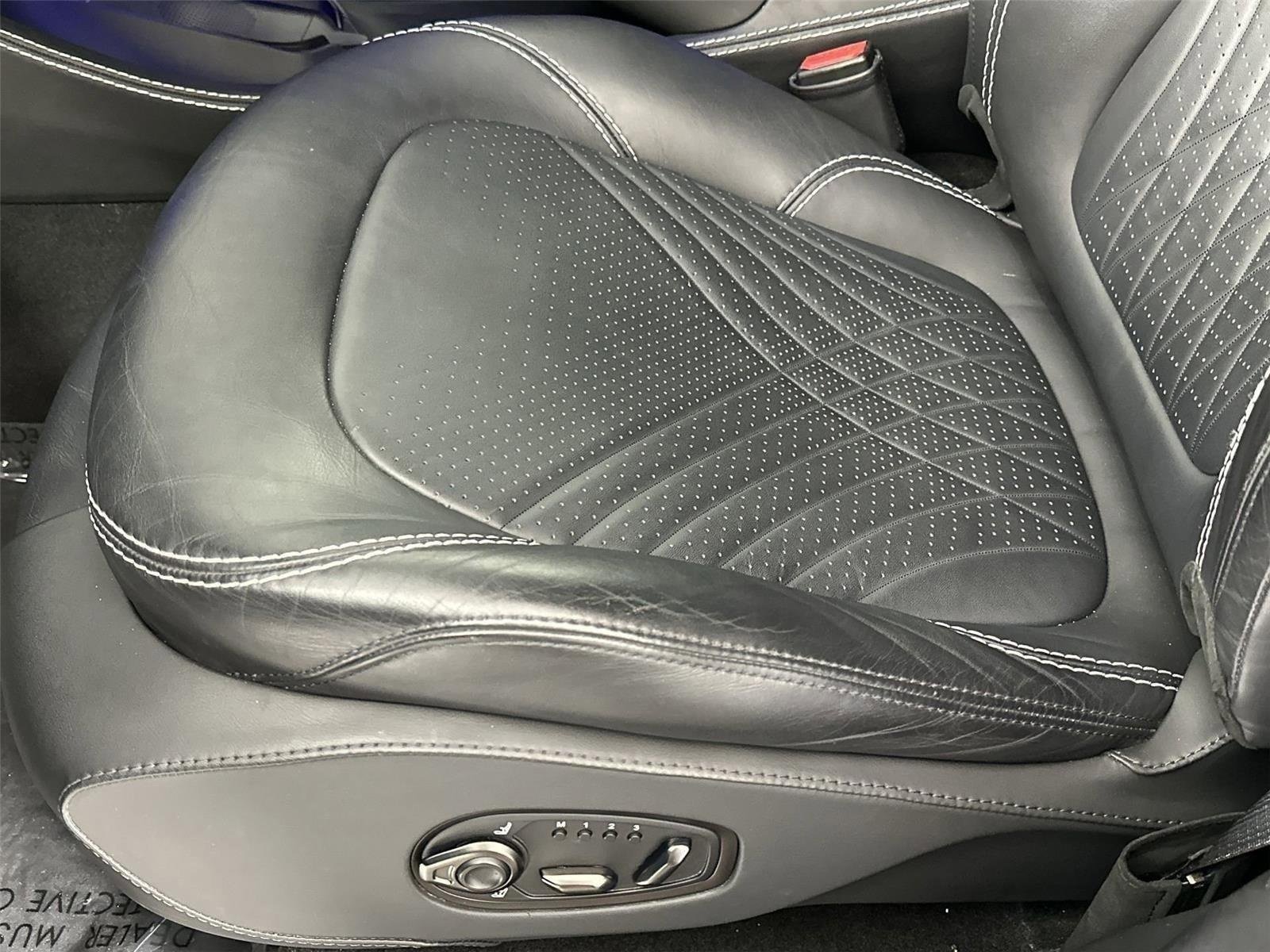 Used 2023 Aston Martin DBX AWD/4WD image 12