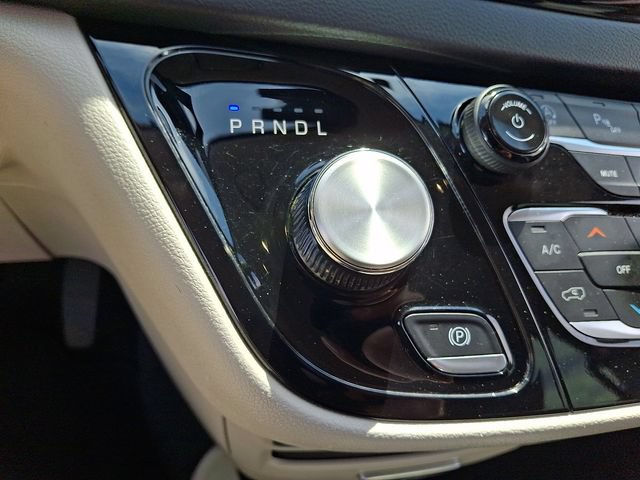 Certified 2024 Chrysler Pacifica Touring-L FWD image 16