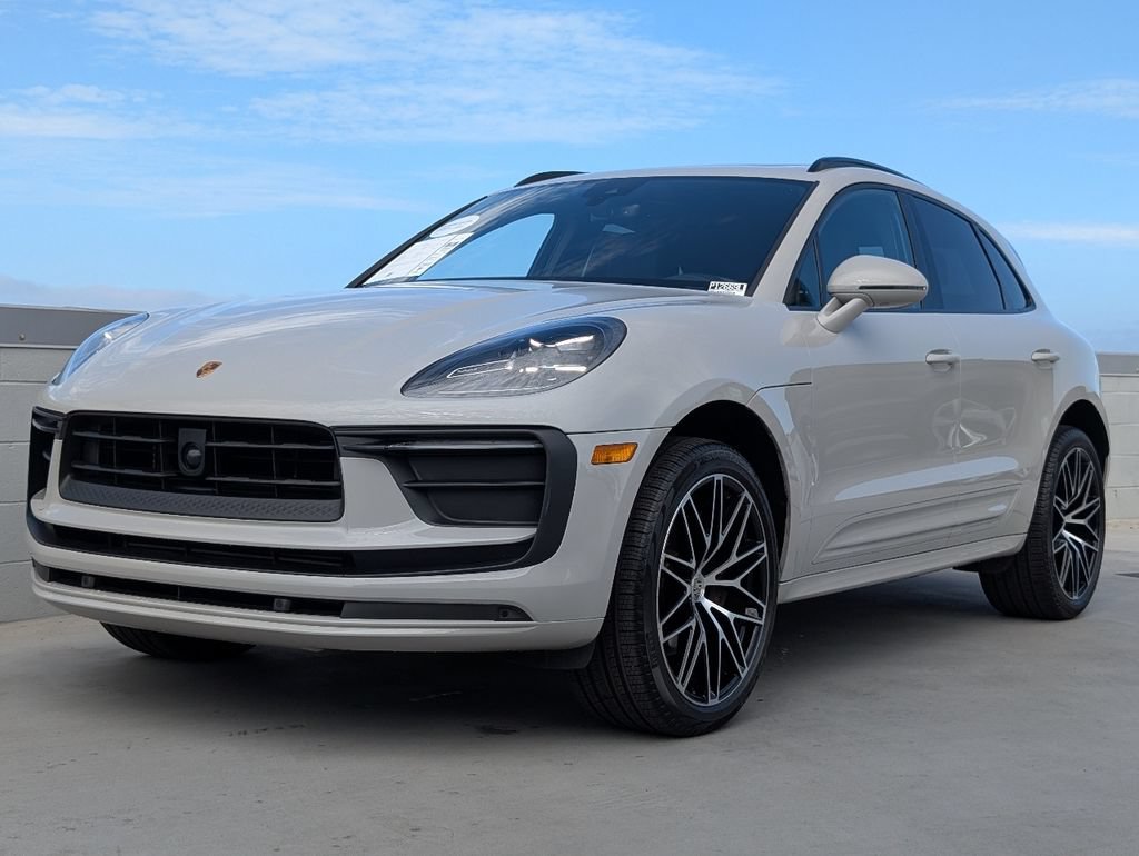 Certified 2025 Porsche Macan AWD/4WD image 1