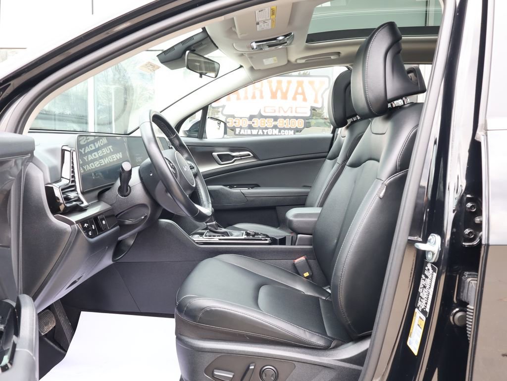Used 2025 Kia Sportage EX w/ Premium Package image 12