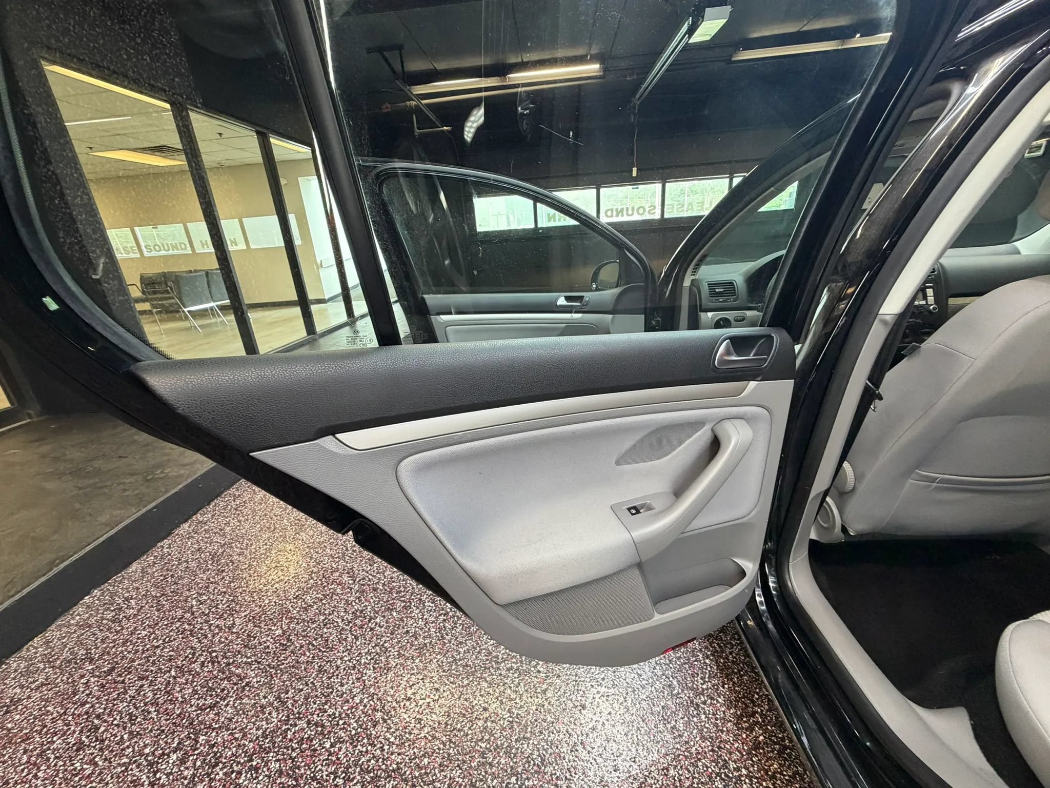 Used 2009 Volkswagen Rabbit S FWD image 26