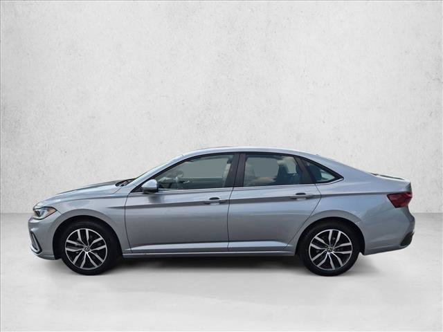 Used 2025 Volkswagen Jetta SE FWD image 9