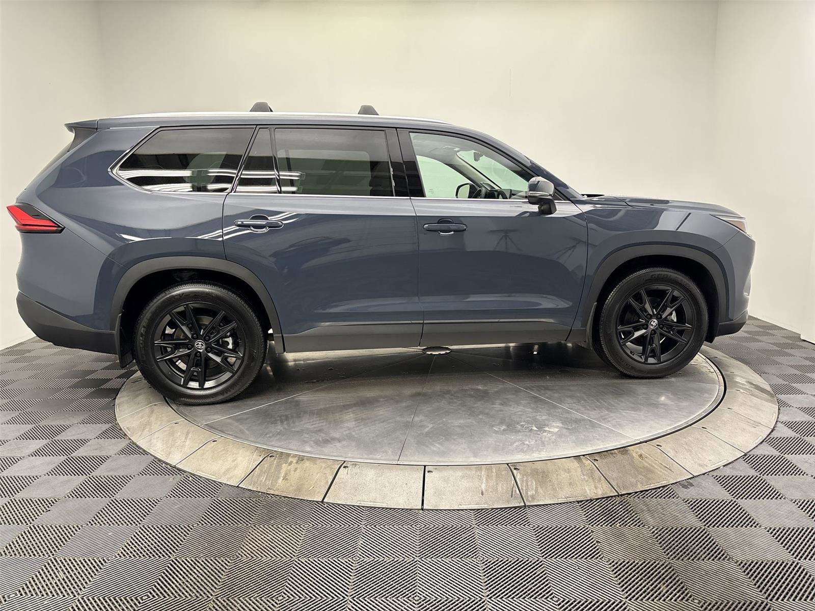 Used 2024 Toyota Grand Highlander Limited image 17