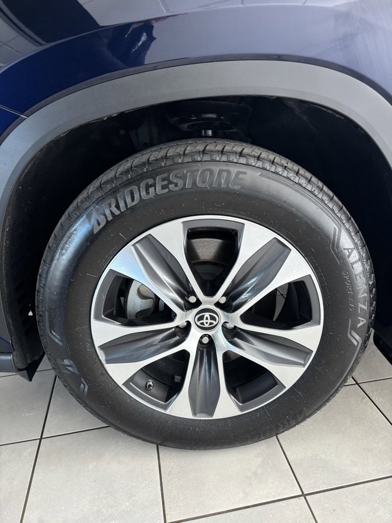 Certified 2021 Toyota Highlander XLE image 30