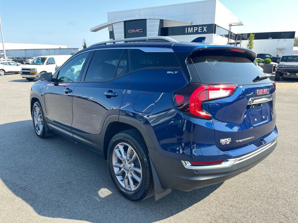Used 2022 GMC Terrain SLT w/ Infotainment Package II image 3