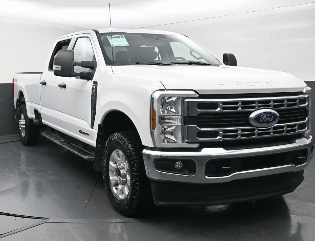Used 2024 Ford F350 XLT image 3