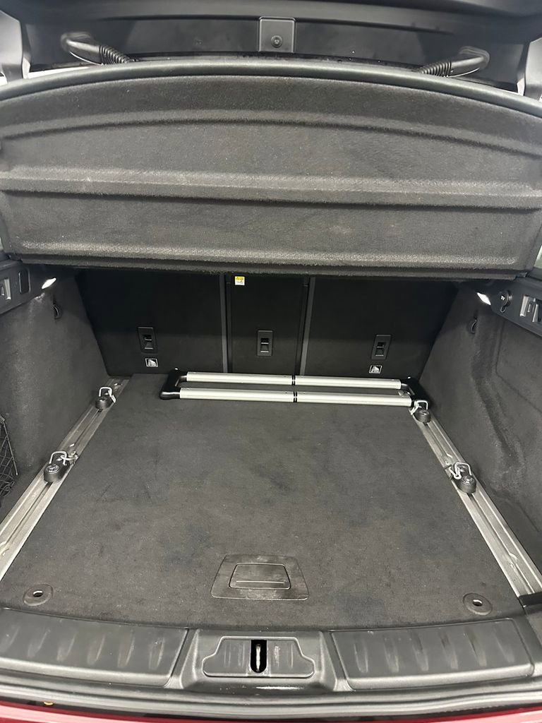 Used 2017 Jaguar F-PACE R-Sport image 28