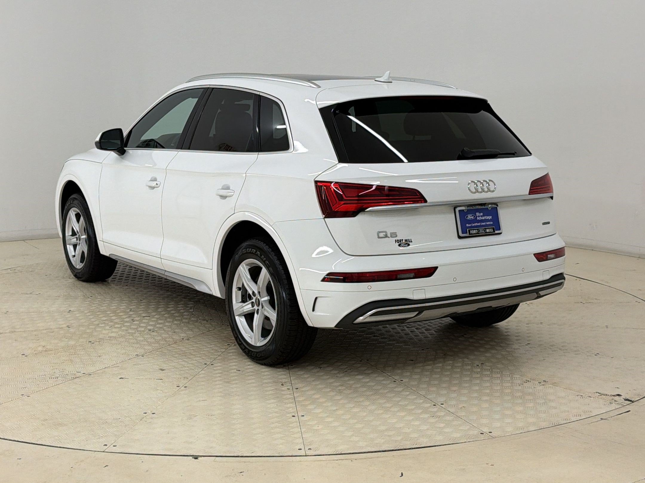 Used 2023 Audi Q5 2.0T Premium w/ Convenience Package AWD/4WD image 3