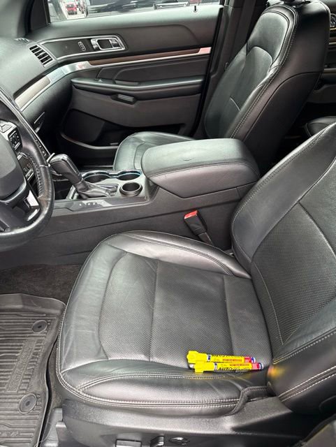 Used 2017 Ford Explorer Limited w/ Equipment Group 301A FWD image 5