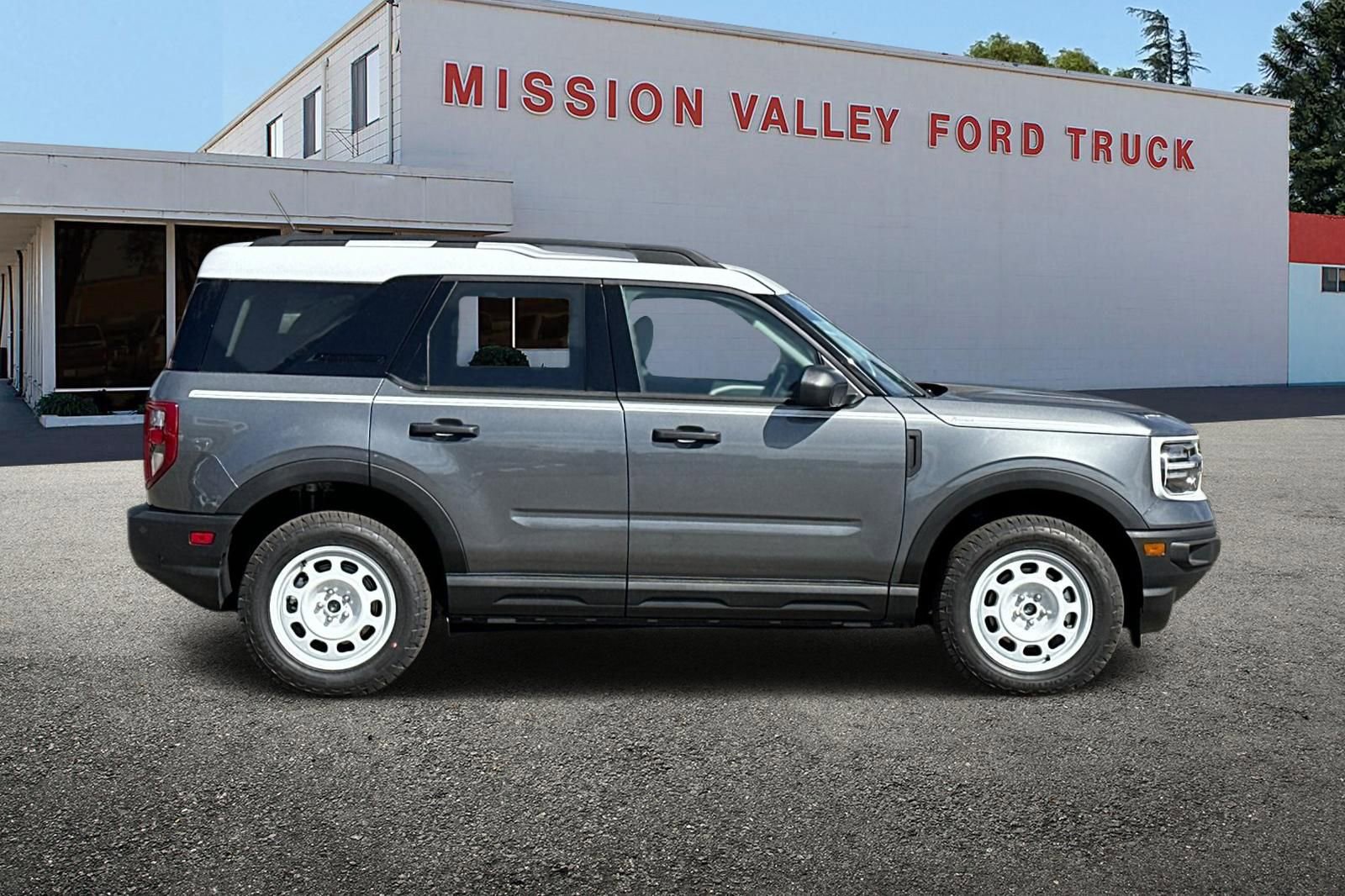 New 2024 Ford Bronco Sport Heritage w/ Heritage Convenience Package image 3