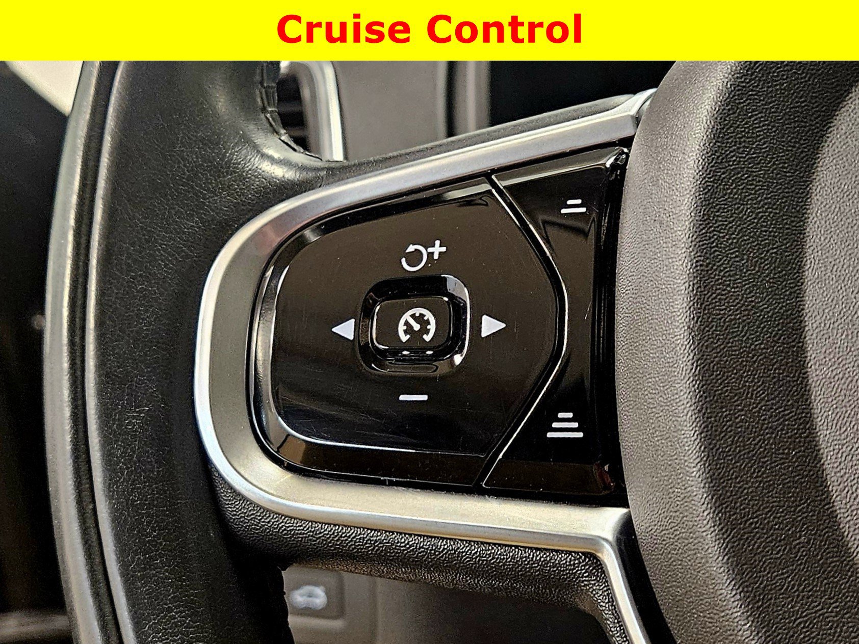 Used 2017 Volvo XC90 T6 Inscription w/ Vision Package image 30
