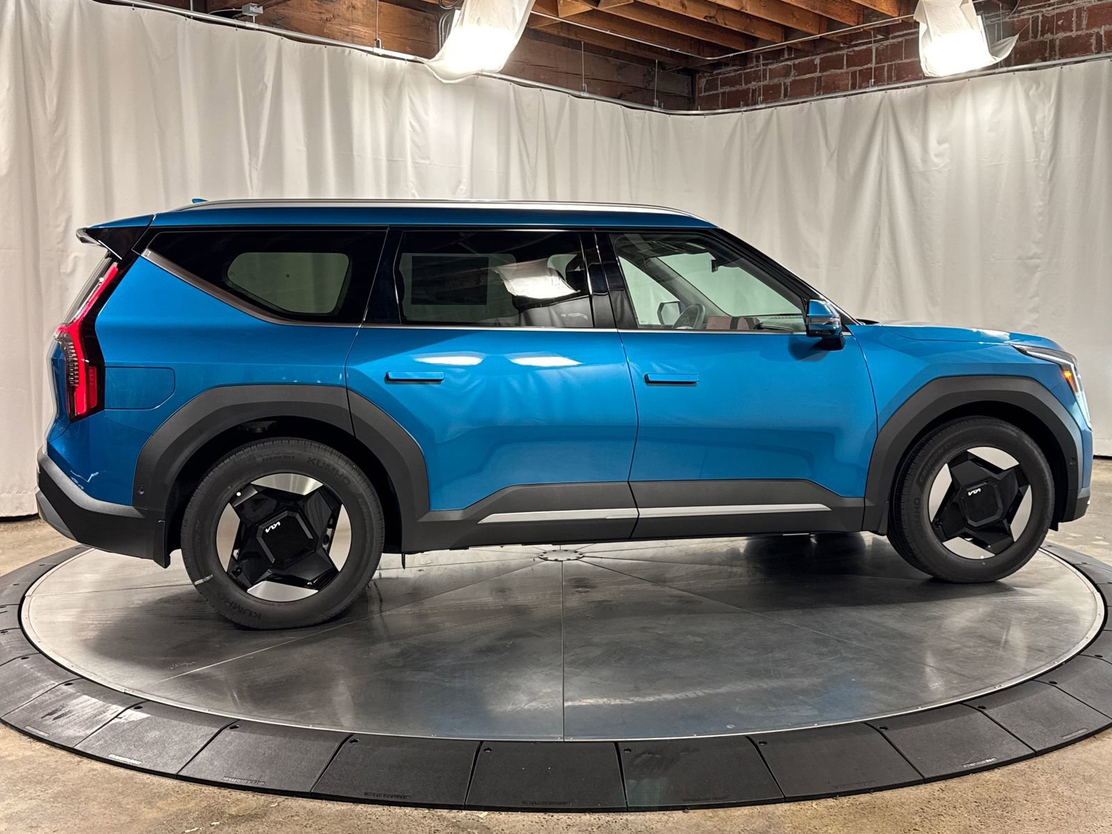 New 2026 Kia EV9 Wind AWD/4WD image 9
