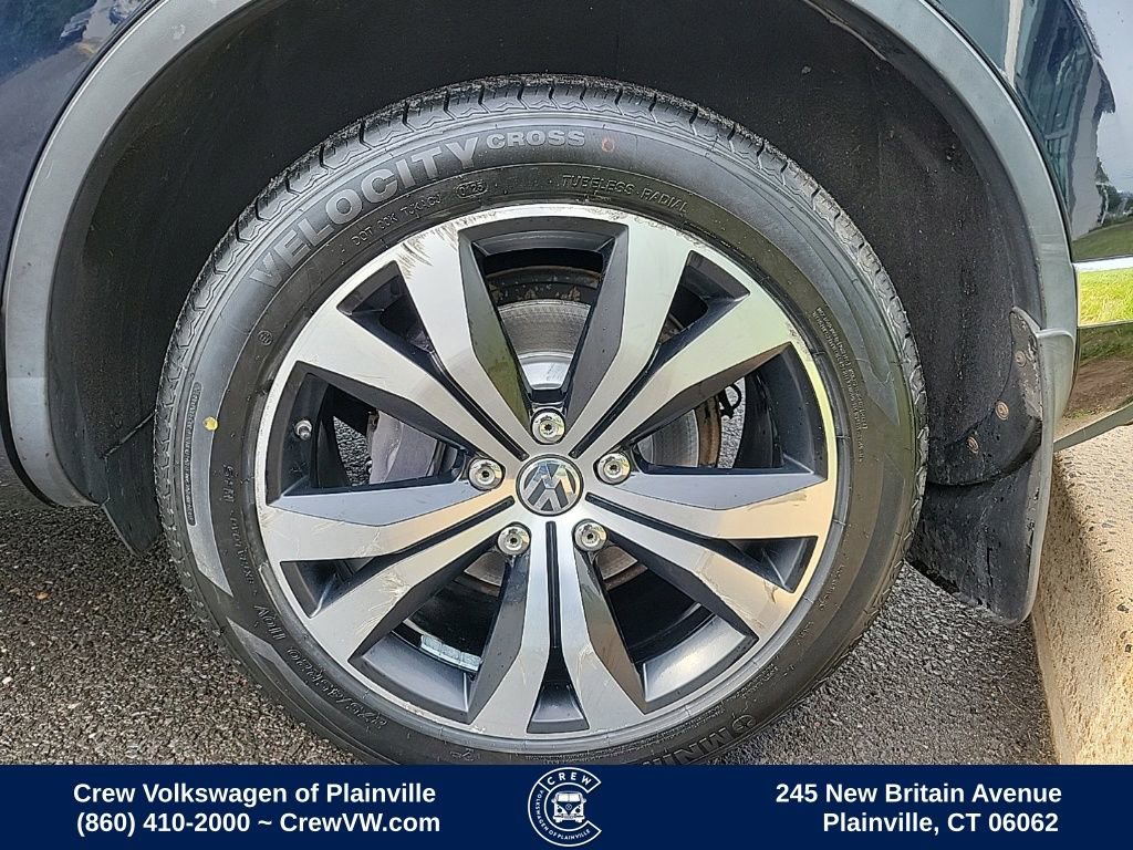 Used 2017 Volkswagen Touareg Wolfsburg Edition AWD/4WD image 18